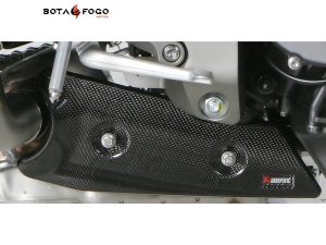 Protector térmico de carbono Akrapovic. p-hsh10r3